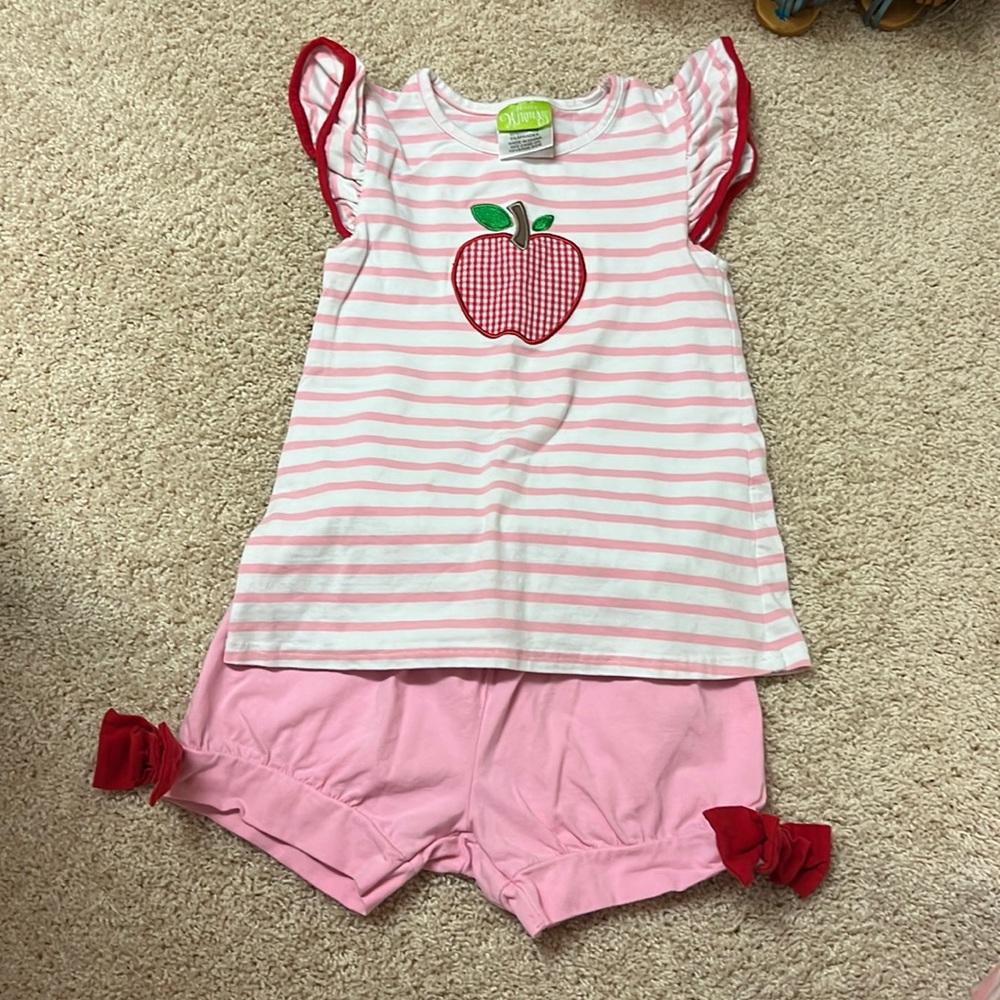 Apple smocked outfit 🍏 🍎